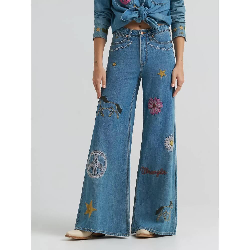 Wrangler x Lainey Wilson Womens Embroidered Cheeky Wide Leg Jeans Mid Wash - 112375654 - Image 2